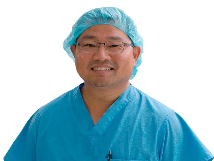 Pioneering Endocrine Robotic Surgeon in the U.S. Banner