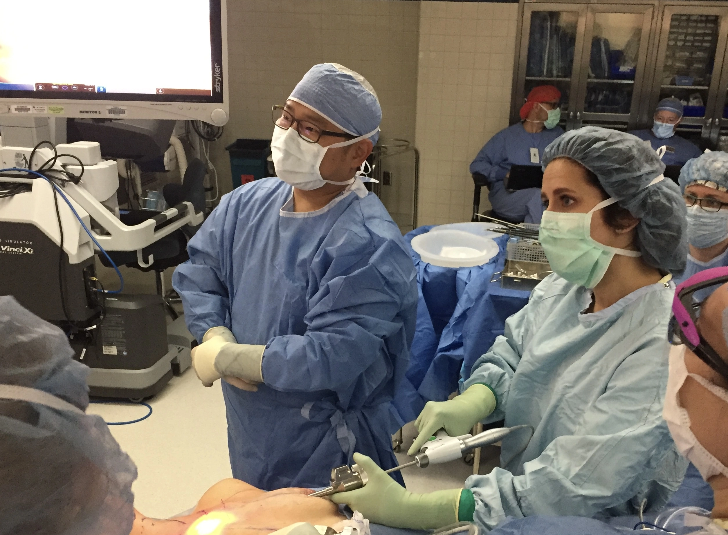 Pioneering Endocrine Robotic Surgeon in the U.S. Banner